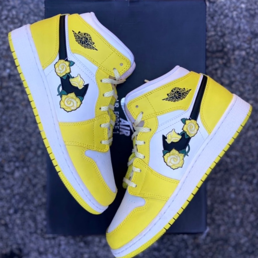 Jordan 1 Mid SE GS Dynamic Yellow Rose Patch
